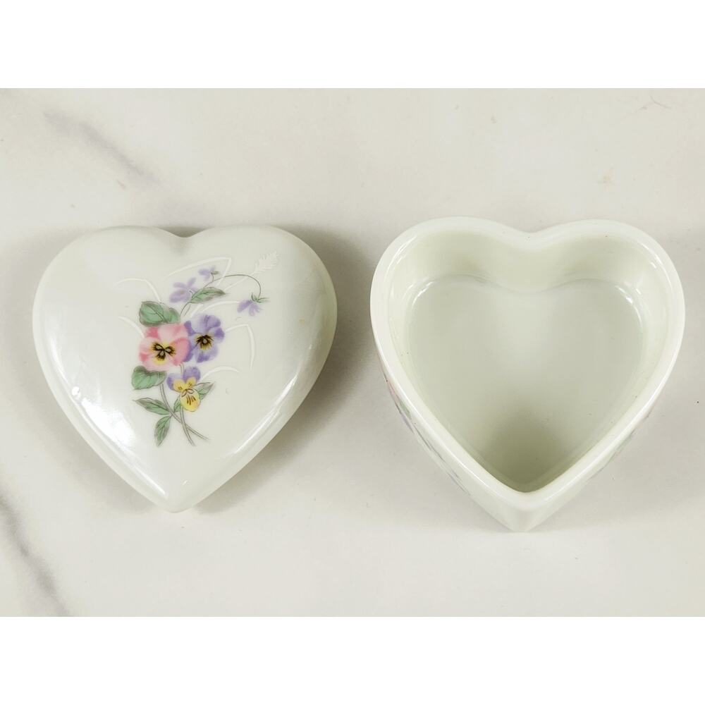 Russ Jewelry Ring Box Heart Shaped Porcelain 2 1/2" Bouquet Of Love Japan